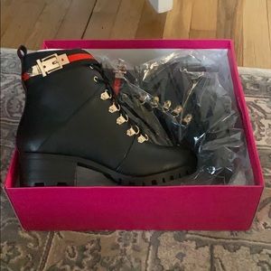 SHORT BLACK BOOTIES
